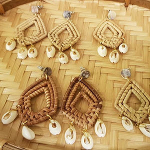 Boucles d'oreilles boho en rotin faites à la main pour femme, accessoires de mode - Product Image 6