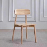 Chaise de salle à manger nordique moderne en bois d'hévéa à dossier haut avec design ergonomique pour salons et mariages