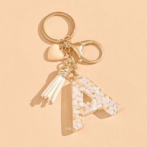 Llavero de Resina con Inicial y Borla, Colgante Decorativo para Bolsos - Product Image 4