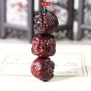 จี้หัวสิงโตแกะสลักจากไม้จันทน์หอม ลิงกูซี พวงกุญแจ ของตกแต่ง งานฝีมือไม้ ของขวัญ - Product Image 1