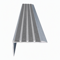 Fournisseur de revêtements de marches d'escalier, Bande abrasive antidérapante pour nez de marche, Bandes de finition pour escaliers, Profil antidérapant pour bord de marche, Profil de marche à surface texturée pour extérieur