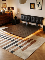 Lit flottant italien en cuir véritable de style mid-century avec tête de lit capitonnée en forme d'oreille d'éléphant et éclairage LED, mobilier de chambre à coucher