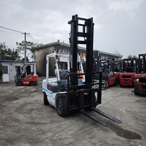 Montacargas Diésel TCM 30-3 Toneladas Usado con Motor Isuzu, Alcance de 3 Metros, para Reparación de Maquinaria, Importación Directa de Japón - Product Image 4