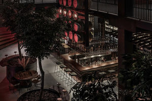 Fashion Liquor Store Intérieur Commercial Display Designn Comptoir de bar à whisky personnalisé Île d'affichage de pub en bois - Product Image 4