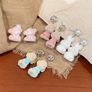 Boucles <span class=keywords><strong>d</strong></span>'oreilles pendantes en forme <span class=keywords><strong>d</strong></span>'<span class=keywords><strong>ours</strong></span> <span class=keywords><strong>et</strong></span> de chien, mignonnes, en perles floquées, pour femmes, avec aiguille en argent, design exquis, doux <span class=keywords><strong>et</strong></span> tridimensionnel - Product Image 4