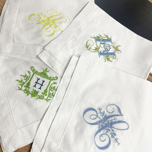 Serviettes en lin et coton brodées pour la maison et l'hôtel Fournitures de dîner formelles réutilisables avec tissu en dentelle Design de mariage fait à la main - Product Image 3