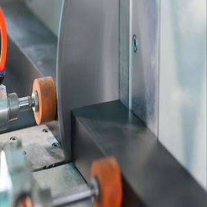 Máquina de Corte de Alumínio para Janelas e Portas CNC com Serra de Corte de Ângulo de Alta Precisão para Uso Profissional - Product Image 4