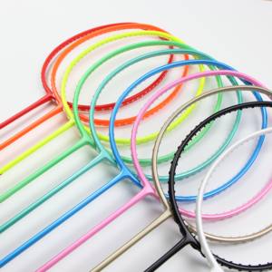 Raquettes de <span class=keywords><strong>badminton</strong></span> en carbone intégral avec manche en bois 4U 22~30LBS Couleur unie <span class=keywords><strong>Sans</strong></span> logos Directement de l'usine - Product Image 2