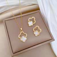Set Perhiasan Wanita Populer Bahan Stainless Steel Lapis Emas 18k Zirkon Model Clover Kupu-kupu Hati Liontin Kalung dan Anting untuk Hadiah