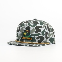 Op maat gemaakte hoogwaardige ongestructureerde katoenen baseballcap met 5 panelen, platte klep en snapback sluiting, met aangepaste camouflage stijl