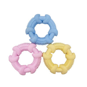 Juguete para Perros de TPR Personalizado, Anillo con Espinas con Sabor a Leche Espumada, Juguete Masticable para Mascotas Resistente a Mordidas y Sostenible - Product Image 1