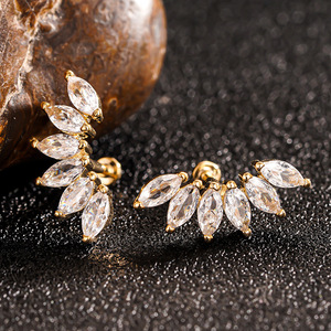 Orecchini a perno a forma di marquise da donna, gioielli minimalisti alla moda per l'uso quotidiano - Product Image 1
