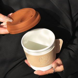 แก้วกาแฟเซรามิกคุณภาพสูงรุ่นใหม่ พร้อมฝาปิดและปลอกหนัง แก้วของขวัญปรับแต่งได้สำหรับใช้ในบ้านและของที่ระลึกสำหรับองค์กร - Product Image 3