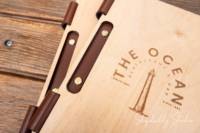 Porte-menu en bois A4 gravé promotionnel pour restaurant, personnalisé avec logo, couverture de menu en bois gravé