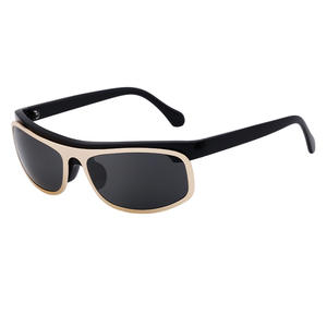 แว่นกันแดด Y2K แบบปรับแต่งได้สำหรับผู้หญิง UV400 ป้องกันแสงสะท้อน เลนส์ PC ระดับ 2 ป้องกันแสงแดดสำหรับปั่นจักรยาน ดีไซน์ทันสมัย กรอบสีแดง - Product Image 5