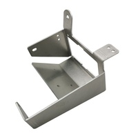 Support de fixation multi-courbures pour tôle avec languettes de montage et trous fendus, revêtement poudré personnalisé