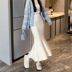 Fengyuan Slim-fit High-waisted Fishtail Skirt Women Satin Mid-length Elegant A-line Solid Color Micro-elasticity - Product Image 4