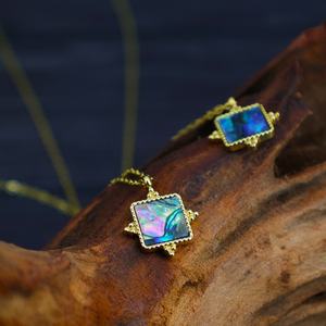 Collier vintage français en acier inoxydable plaqué or 18 carats pour femme, pendentif en coquille d'ormeau naturelle, chaîne à griffes, coloré, pour mariages - Product Image 4