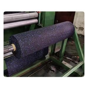 Tapis de sol en caoutchouc noir avec tache colorée brillante - Product Image 2