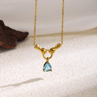 Collier en acier inoxydable MECYLIFE pour femme, résistant à l'eau et inaltérable, plaqué or 18 carats, avec zircon en forme de goutte d'eau, motif main dans la main