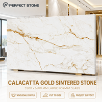 Dalles de pierre frittée Calacatta Gold grand format PerfectStone 3200 mm x 1600 mm pour entrepreneurs et projets commerciaux