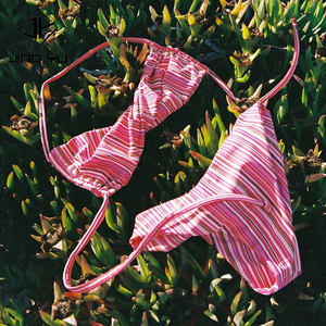 Ensemble de bikini en nylon recyclé personnalisé, de haute qualité, à rayures, avec bande tourlée autour du cou, idéal pour la plage - Product Image 5