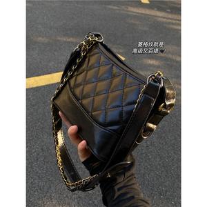 กระเป๋าทรงถังผู้หญิง ดีไซน์เพชรเย็บติด หรูหรา ทันสมัย พร้อมสายสะพายโซ่และสายสะพายข้าง - Product Image 1