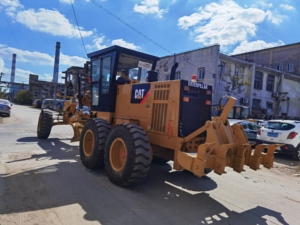 รถเกรดเดอร์มือสอง Caterpillar 140H นำเข้าจากต่างประเทศ ชั่วโมงการทำงานต่ำ เหมาะสำหรับงานปรับระดับถนน เครื่องจักรก่อสร้าง มีสินค้าในสต็อกพร้อมส่งออก - Product Image 6