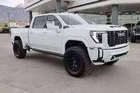 Puissant et fiable, GMC Sierra 3500 HD Denali 4WD 2025, cabine double, sièges en cuir, toit ouvrant panoramique, caméra arrière 360°, phares LED