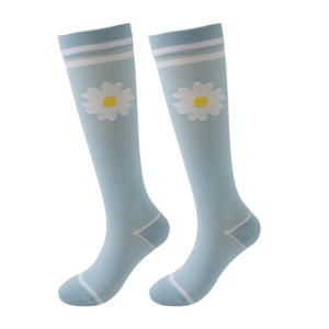 Chaussettes de compression longues en nylon respirant pour l'entraînement et les séances de sport, taille junior, chaussettes décontractées à motifs color block - Product Image 5