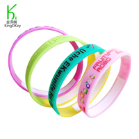 Bracelet en silicone personnalisé à la mode avec logo large imprimé, bracelet de sorority coloré pour dames