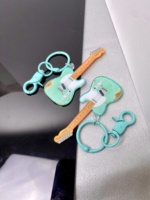 Vente en gros de porte-clés vintage assortis, boîte mystère, cadeau mystère, magasin de détail, pendentif de guitare électrique, ornement