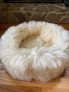 ペット用羊皮ベッド（犬用敷物、猫用敷物）ニュージーランド・オーストラリア産の本物の羊皮毛皮素材 - Product Image 1