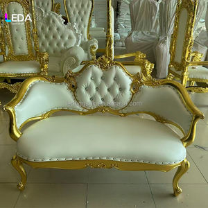 Canapé de décoration de mariage personnalisé LEDA, reine ou roi, canapé en PU blanc avec accoudoirs - Product Image 1