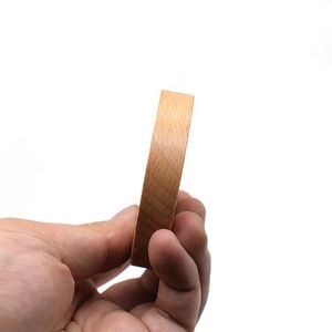 Abridor de Botellas Magnético Redondo de Madera de Haya con Grabado Personalizado de Logotipo para Recuerdo de Boda - Product Image 2
