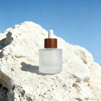 Bouteille compte-gouttes en verre ambré à paroi épaisse avec couvercle en bois pour huile essentielle, cosmétiques et huiles pour le visage, 20ml 30ml 50ml, vente en gros