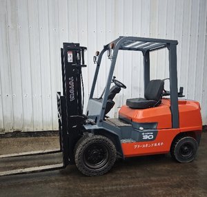 Chariot élévateur à GPL Toyota d'occasion importé du Japon, 3 tonnes, chariot élévateur à gaz Toyota, 3 mètres - Product Image 3