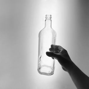 Bouteille en verre de flint carrée de 1000 ml (32 oz) avec fermetures GUALA GF 148 1031/<span class=keywords><strong>47</strong></span>, finition du goulot pour emballage de tequila, bourbon, <span class=keywords><strong>gin</strong></span> - Product Image 3