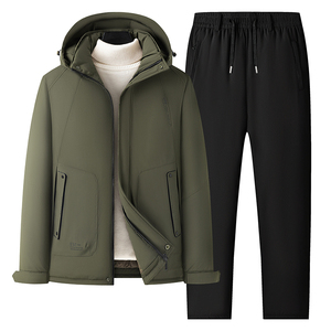 Chaqueta fina con capucha y logotipo personalizado a juego para mujer, abrigo deportivo impermeable y resistente al viento, pantalones de traje para exteriores con herramientas para hombre - Product Image 4