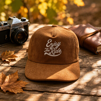 Casquettes Snapback à profil bas en velours côtelé marron personnalisées à 5 panneaux, non structurées, avec motif de points brodés à la main sur tissu Oxford