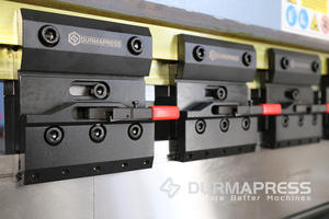 Presse plieuse servo sans distorsion 310T/3200 avec système Delem DA58TX 2D pour boîtier métallique de borne de recharge - Product Image 3