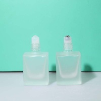 Rouleau de parfum d'huile essentielle de déodorant Attar de couleur claire unique vide personnalisé de 10ml 15ml sur bouteille en verre avec boule roulante pour femmes