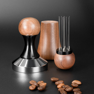 Dispensador de café de madera de nogal, tamper de acero inoxidable de 51/53/58 mm con base en espiral para preparar espresso - Product Image 1