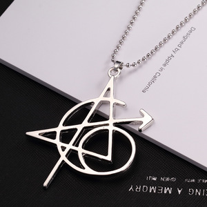 Collar con colgante de aleación de los Seis Ancianos de los Vengadores (Iron Man, Capitán América, <span class=keywords><strong>Viuda</strong></span> Negra, Thor, Hawkeye) con diseño de tatuaje y cadena de cuentas - Venta al por mayor de moda - Product Image 1