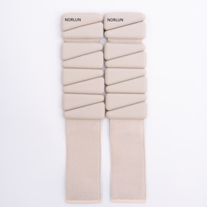 Poids de poignet et de cheville en silicone monochromatique 2-6LB, design triangulaire, hypoallergénique, ajustement Velcro - Product Image 4