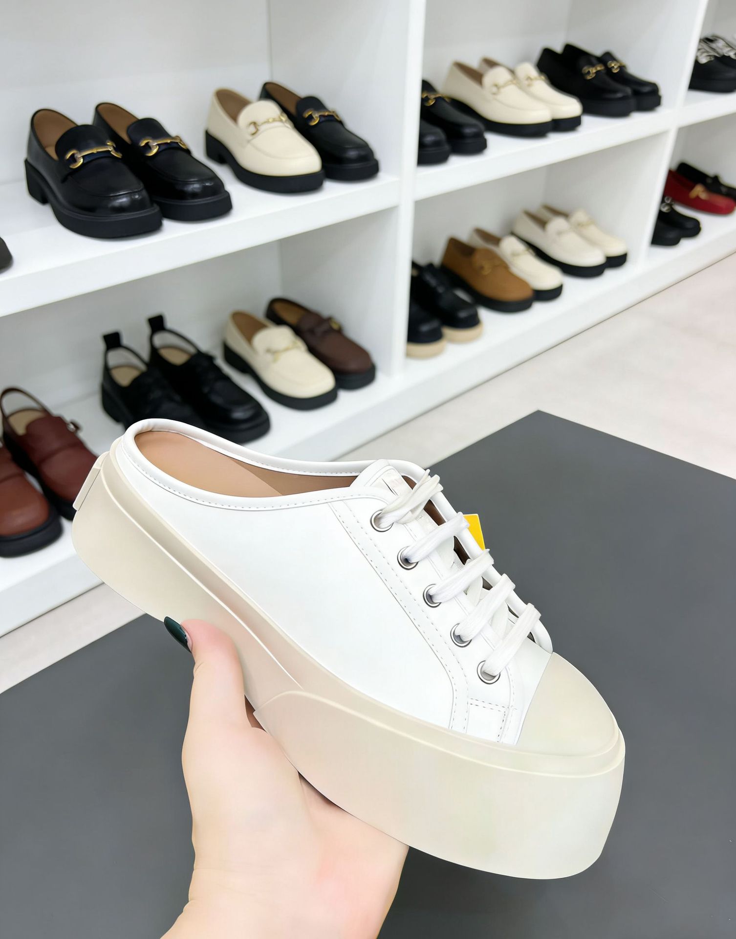 White/half tow