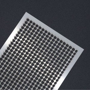 Tôle perforée hexagonale en acier inoxydable pour usinage laser, micro-perforation de précision 0,01 mm, personnalisable - Product Image 1