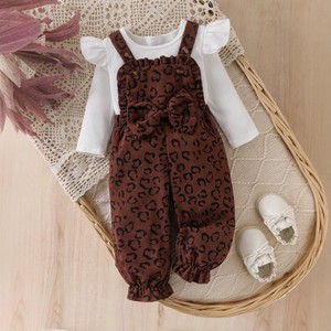 Completo Abbigliamento Bambina Primavera Autunno 2026: Top a Maniche Lunghe con Stampa Floreale a Cuori e Leopardo e Salopette in Velluto a Coste - 2 Pezzi - Abbigliamento Neonato All'ingrosso - Product Image 3