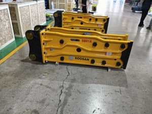 SOOSAN SB81 Top Type <b>Hydraulic</b> <b>Breaker</b> Yellow 140mm Chisel Diameter For 18-26 Ton Excavators - Product Image 2