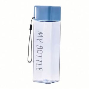 Bouteille d'eau en plastique simple pour le sport et la gym, avec couvercle et corde, prix abordable, vente chaude 2024 - Product Image 1